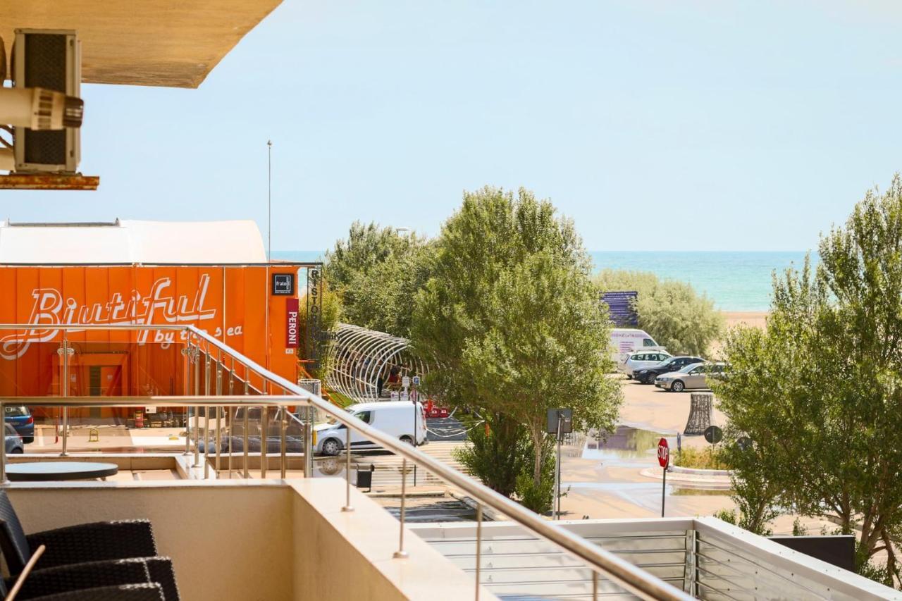 Fratelli Apartments Summerland Mamaia Esterno foto